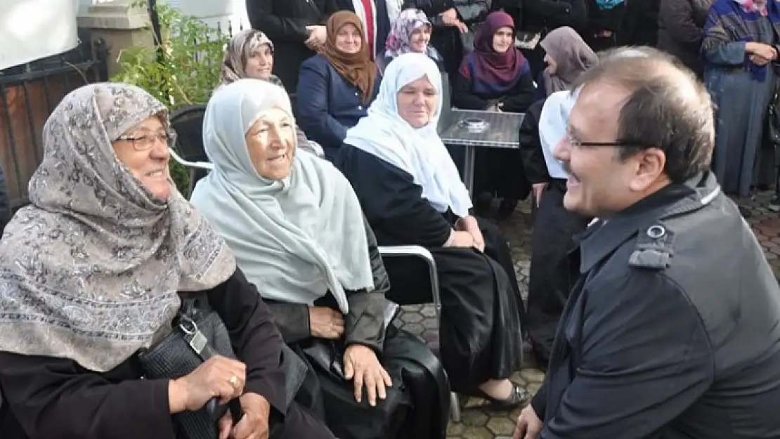 HAKAN ÇAVUŞOĞLU 'TÜRKİYE, HER ZAMAN AZINLIK TOPLUMLARININ YANINDADIR!'