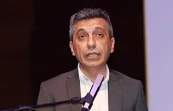 Geçmiş ile bugün arasında doğal bir köprü vazifesi görmekteyiz