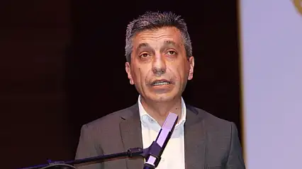 Geçmiş ile bugün arasında doğal bir köprü vazifesi görmekteyiz