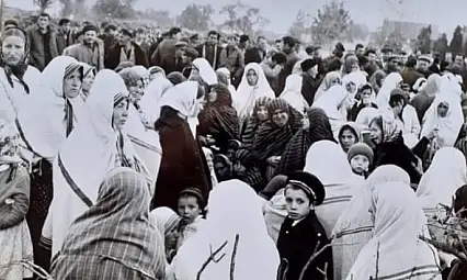 Babam Müslüman mezarlığında, annem ise Hristiyan maşatlığında yatmakta...