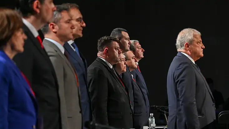 Bir sandık teranesi  gözlenmekte ama asıl mevzu sandık mı