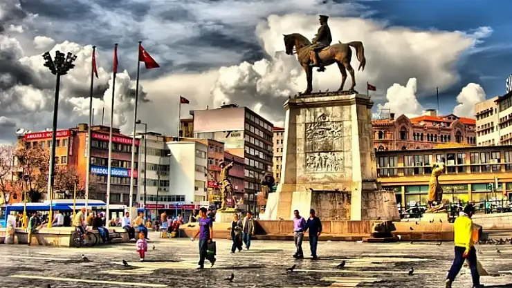 Sözün özü Ankara, çoktan bizim konu mankenlerine bıkmış...