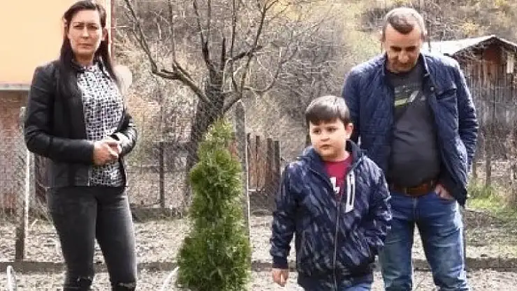 ALTI YAŞINDA İNGİLİZCEYİ SÖKTÜ