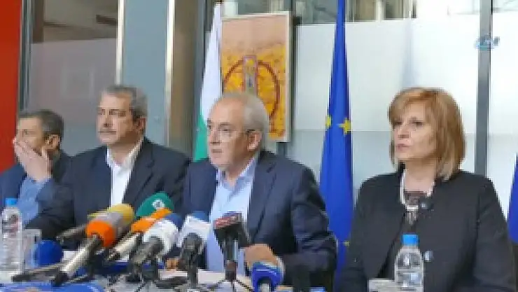 BAŞARILI  OLANA  ÇAMUR ATILMAZ...