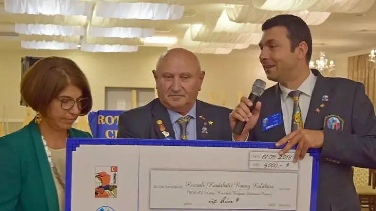  ROTARYEN ŞABAN MUTLU 3 BİN DOLAR BAĞIŞLADI
