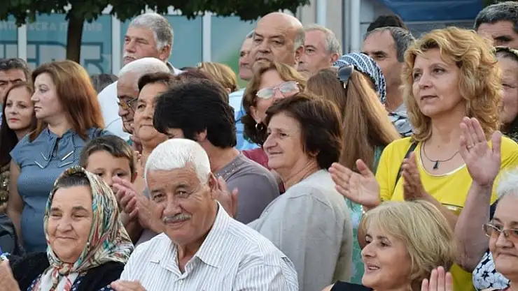 İT ÜRÜR, KERVAN YÜRÜR