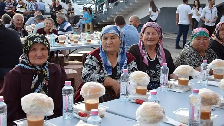 KANDİLLERİ BEKLEYEN ÇOCUKLARDIK