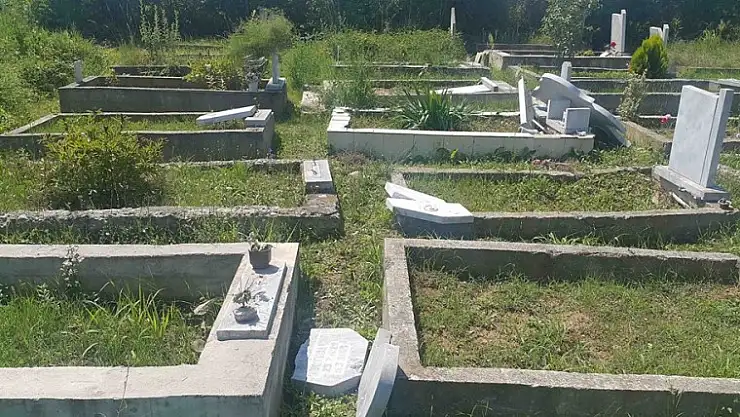 MÜSLÜMAN MEZARLIĞI SALDIRIYA UĞRADI