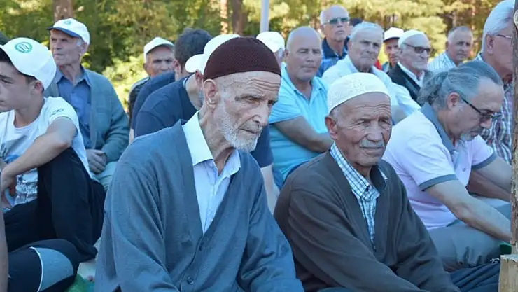 TÜRKLÜĞÜMÜZDEN UTANMAMALIYIZ