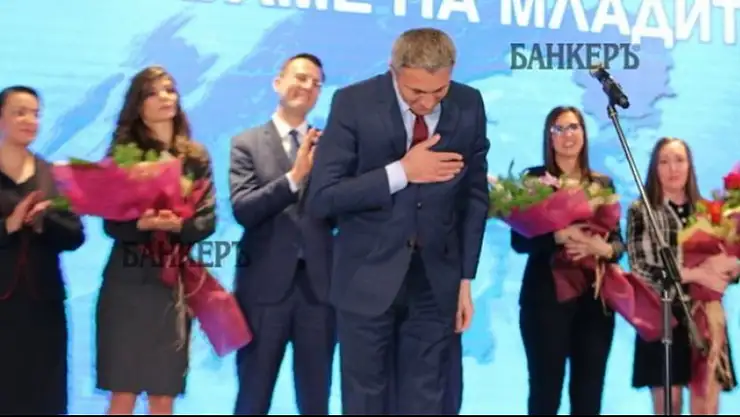 BEŞ BİN AVRO MAAŞ İSTEYENLER BRÜKSEL'E...