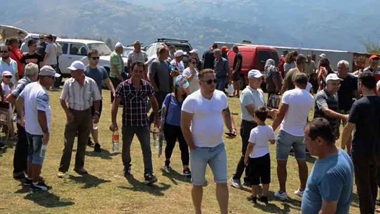 BİRİLERİ KRALLAR GİBİ YAŞARKEN, DİĞERLERİ ÇÖPÇÜLÜK YAPMAKTA...