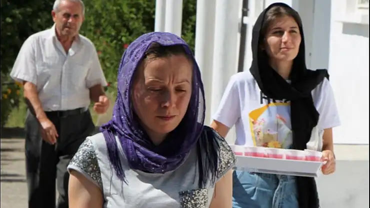 KAN KUSUYORUZ AMA KIZILCIK SUYU İÇİYORUZ DEMEKTEYİZ...   ( -1. )