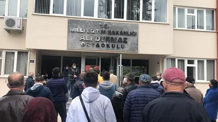 Seçimlere yoğun ilgi var