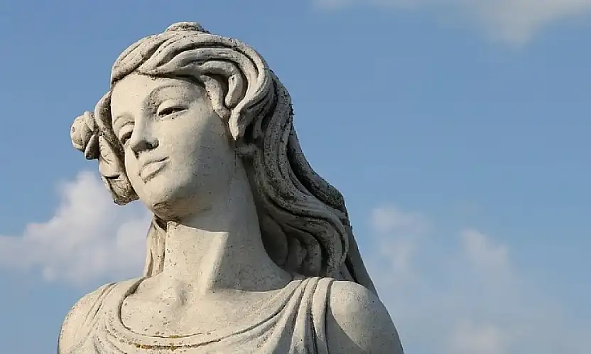 Gelincikler kırmızıya boyanırken öp beni